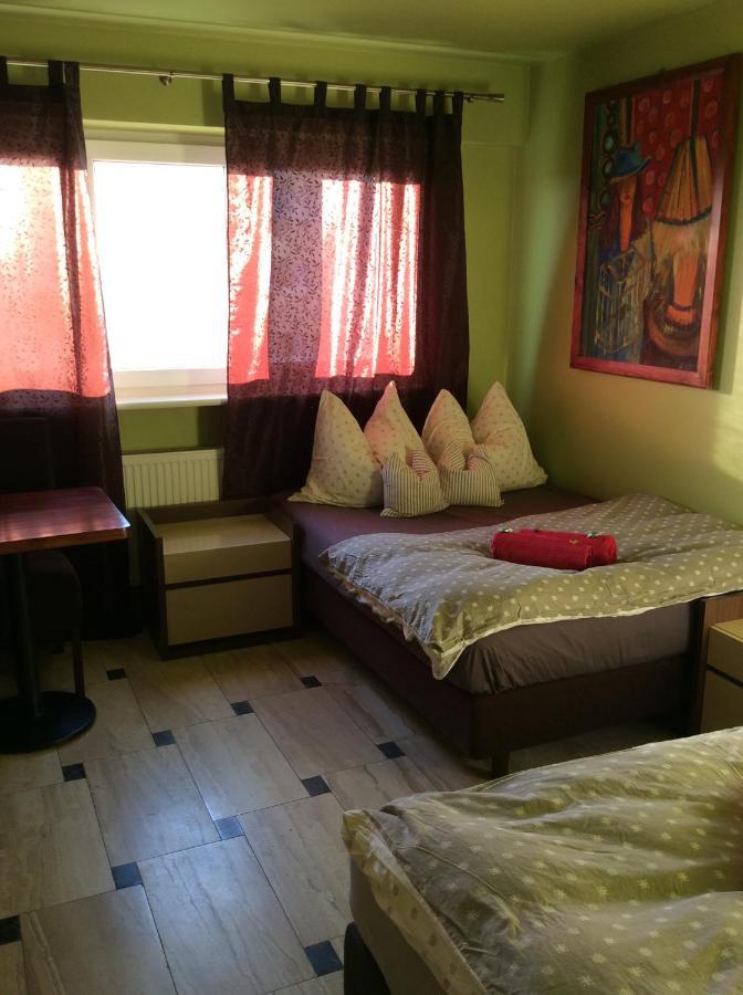 Mika Raclawicka 144 & Wislicka 3 - Adults Only Apartment